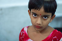 Pige indlagt på hospital efter seksuelt misbrug i et fattigt slumkvarter i Bangladesh (foto: Michael Lund)